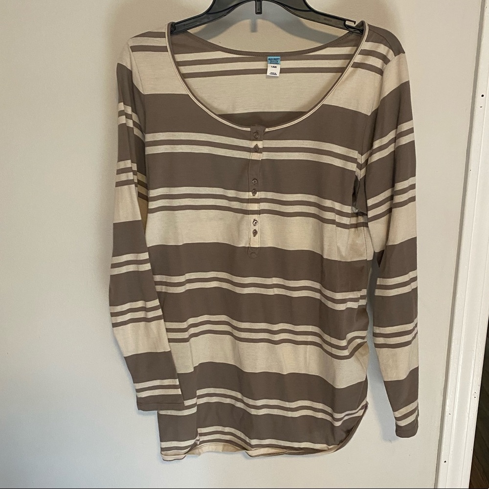 NWT Old Navy Maternity top, large
